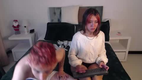 Snapshot of katnia_and_marcuz chatting on December 11, 5:48 pm Katnia and Marcuz online show from December 11, 5:48 pm