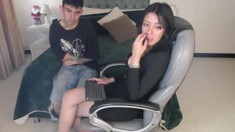 Snapshot of katnia_and_marcuz chatting on December 19, 1:07 pm Katnia and Marcuz online show from December 19, 1:07 pm