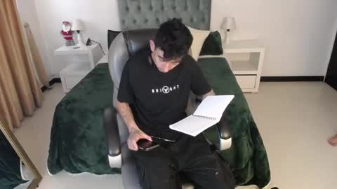 Snapshot of katnia_and_marcuz chatting on December 22, 7:42 pm Katnia and Marcuz online show from December 22, 7:42 pm