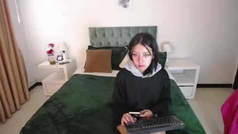 Snapshot of katnia_and_marcuz chatting on January 3, 12:41 pm Katnia and Marcuz online show from January 3, 12:41 pm