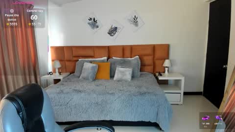 Snapshot of katnia_and_marcuz chatting on October 15, 12:05 pm Katnia and Marcuz online show from October 15, 12:05 pm