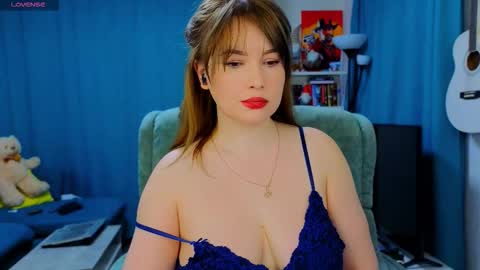 katniss_k online show from February 6, 5:01 am