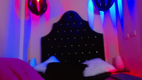 Snapshot of katniss_moon chatting on July 3, 4:08 am Katniss online show from July 3, 4:08 am