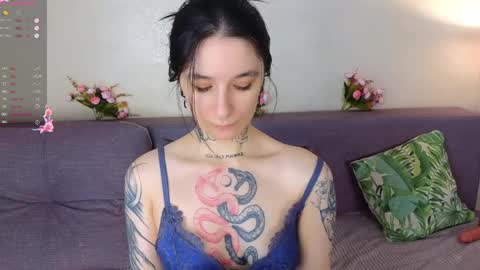 katrina_h0w online show from April 15, 3:35 am