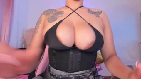 Snapshot of katrinaa__ chatting on March 10, 2:50 am katrinaa__ online show from March 10, 2:50 am