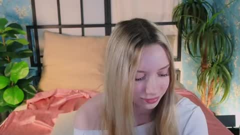 Snapshot of katt_yy chatting on April 22, 5:10 am katt_yy online show from April 22, 5:10 am