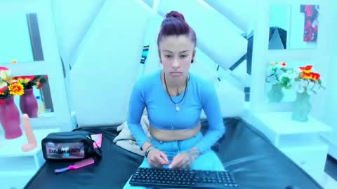 Snapshot of kattalella_luck chatting on November 7, 4:23 am kattalella luck online show from November 7, 4:23 am