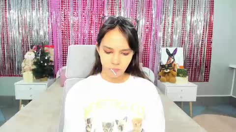 Snapshot of kattarrine_xo chatting on January 20, 9:13 am Kate online show from January 20, 9:13 am