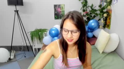 Snapshot of kattarrine_xo chatting on February 26, 12:36 pm Kate online show from February 26, 12:36 pm