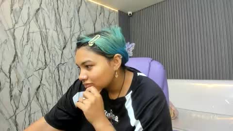 katteyes_ online show from April 4, 7:55 pm