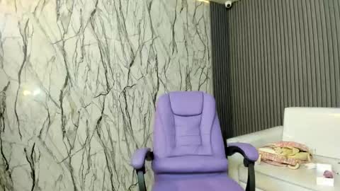 katteyes_ online show from April 6, 9:05 pm