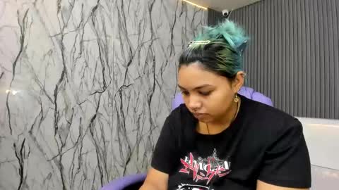 katteyes_ online show from April 14, 7:53 pm