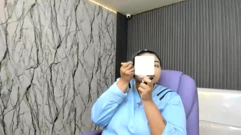 katteyes_ online show from April 17, 7:50 pm