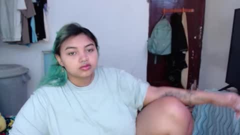 katteyes_ online show from May 21, 7:10 pm