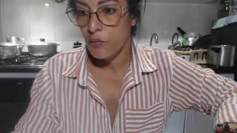 Snapshot of kattleyagray chatting on November 24, 9:47 pm KattleyaGrey online show from November 24, 9:47 pm