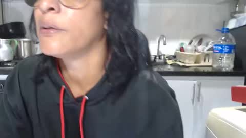 Snapshot of kattleyagray chatting on December 14, 11:26 am KattleyaGrey online show from December 14, 11:26 am