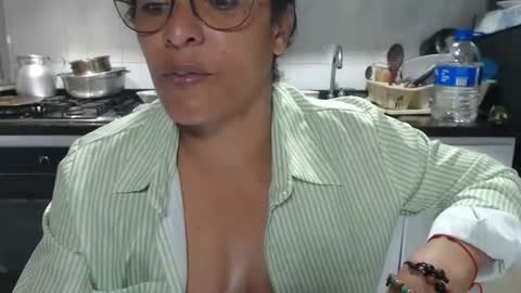 Snapshot of kattleyagray chatting on December 18, 7:31 pm KattleyaGrey online show from December 18, 7:31 pm