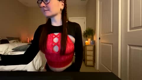 Josie live show Tuesday Wednesday and Thursday online show from November 26, 10:44 pm