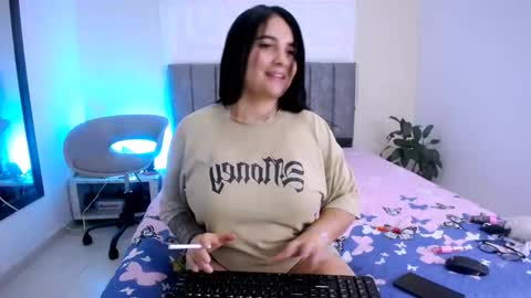 Snapshot of katty_mcry chatting on February 28, 4:02 am katty online show from February 28, 4:02 am