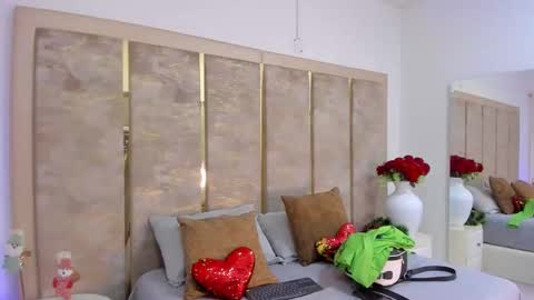 Snapshot of kattyarogers chatting on December 22, 7:33 pm KattyaRogers online show from December 22, 7:33 pm