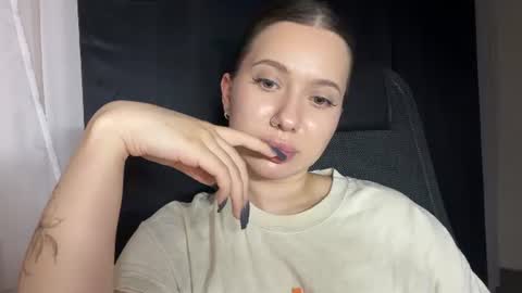Elizabeth online show from July 7, 6:34 pm