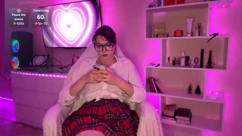 Olivia online show from April 10, 7:40 pm