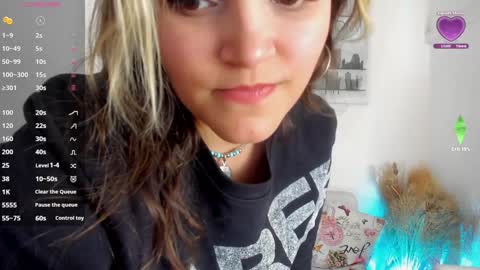 Snapshot of katy_giil chatting on December 13, 7:21 pm Katy online show from December 13, 7:21 pm