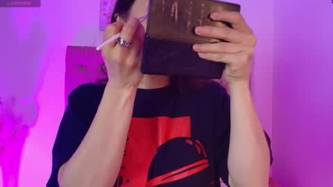 Snapshot of katy_van chatting on September 19, 4:14 am Katy Van online show from September 19, 4:14 am