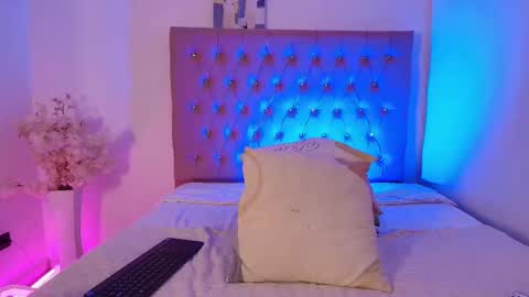 Snapshot of katy_van chatting on September 27, 5:34 am Katy Van online show from September 27, 5:34 am