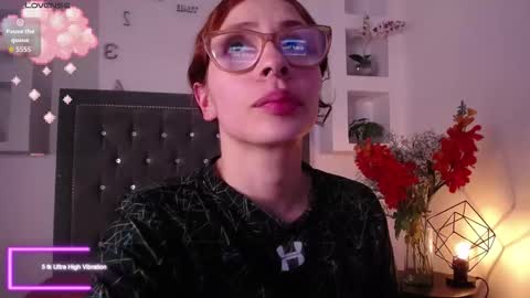 Snapshot of katy_van chatting on December 14, 9:03 am Katy Van online show from December 14, 9:03 am