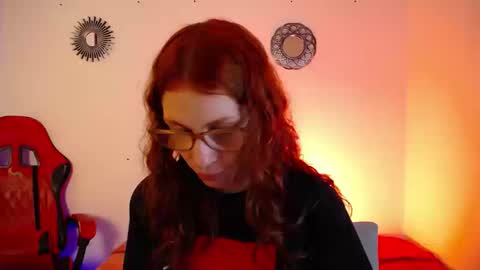 Snapshot of katy_van chatting on December 20, 9:11 pm Katy Van online show from December 20, 9:11 pm