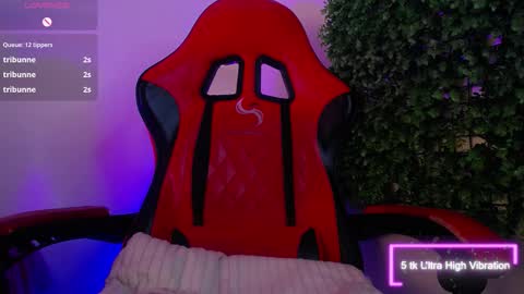 Snapshot of katy_van chatting on January 12, 8:52 am Katy Van online show from January 12, 8:52 am