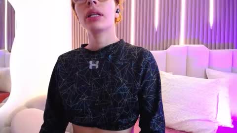 Snapshot of katy_van chatting on February 10, 8:46 pm Katy Van online show from February 10, 8:46 pm