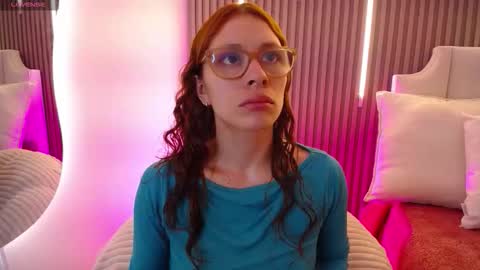 Snapshot of katy_van chatting on February 18, 8:16 pm Katy Van online show from February 18, 8:16 pm