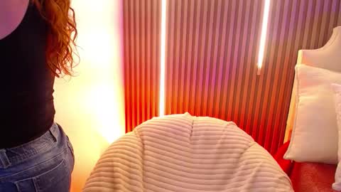 Snapshot of katy_van chatting on February 21, 9:38 pm Katy Van online show from February 21, 9:38 pm