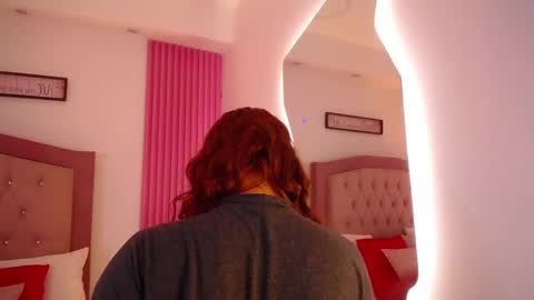 Snapshot of katy_van chatting on February 24, 5:05 am Katy Van online show from February 24, 5:05 am