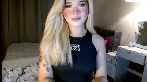 Snapshot of katykiat chatting on October 19, 8:53 pm katykiat online show from October 19, 8:53 pm