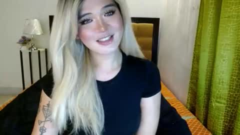 Snapshot of katykiat chatting on December 17, 5:19 pm katykiat online show from December 17, 5:19 pm