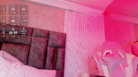 Snapshot of katyparisi chatting on February 1, 8:51 pm Katy Parisi online show from February 1, 8:51 pm