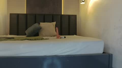 katyrataylor__ online show from April 12, 11:37 am