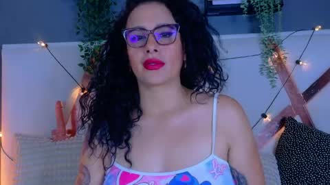 katyrataylor__ online show from April 15, 8:09 pm