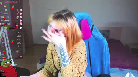 Snapshot of kawaii_power_uwu chatting on January 19, 11:12 am Kira-chan online show from January 19, 11:12 am