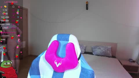 Snapshot of kawaii_power_uwu chatting on January 28, 8:04 am Kira-chan online show from January 28, 8:04 am