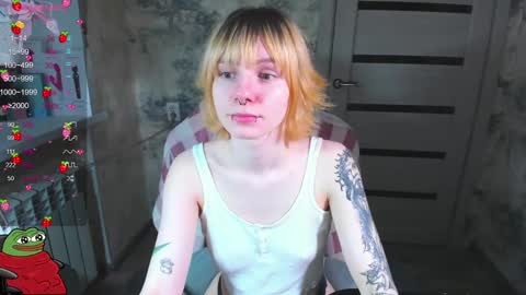 Snapshot of kawaii_power_uwu chatting on February 28, 8:42 am Kira-chan online show from February 28, 8:42 am