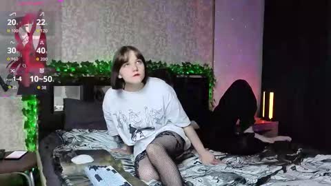 kawaiihornyartists online show from December 15, 6:50 am