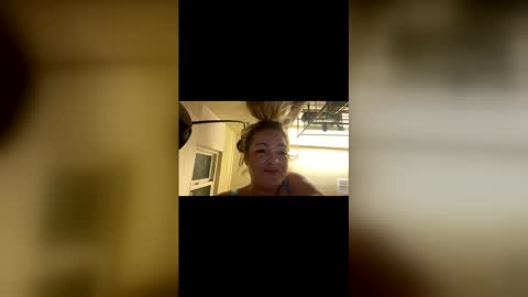 kay_la online show from April 14, 12:55 pm