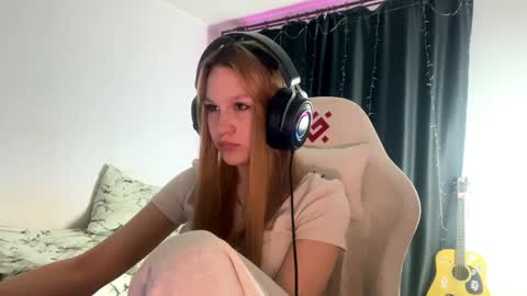 Amia online show from April 15, 5:53 pm