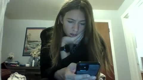 Snapshot of kaylaelizabeth97 chatting on November 26, 9:27 pm kaylaelizabeth97 online show from November 26, 9:27 pm