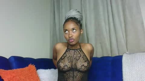 Snapshot of kaylar005 chatting on November 8, 5:23 pm kaylar online show from November 8, 5:23 pm