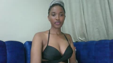 Snapshot of kaylar005 chatting on November 9, 6:17 pm kaylar online show from November 9, 6:17 pm